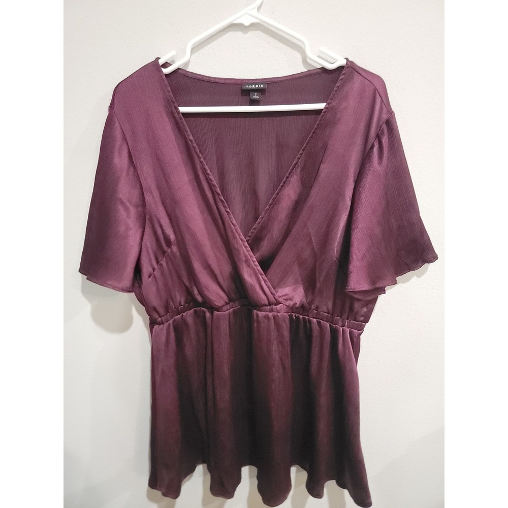 Torrid Lily Babydoll Top Shiny Gauze Short Flutter Sleeves Purple Size 2 2X EUC